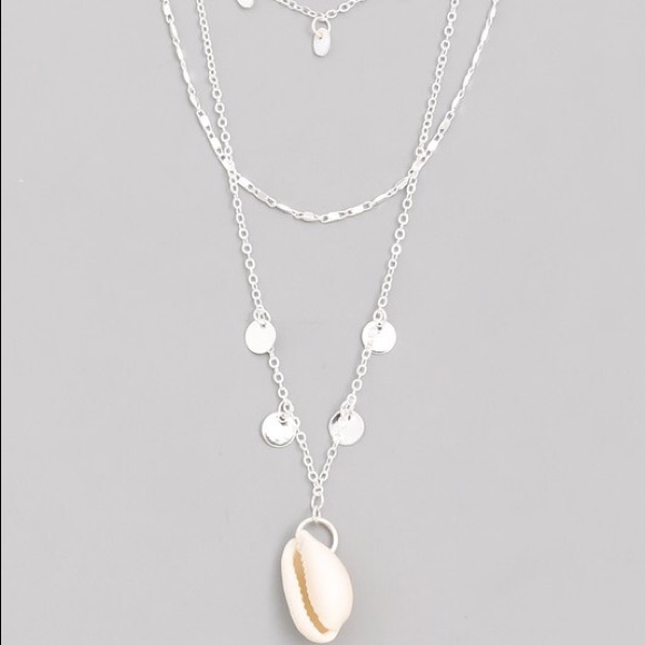 Layered Mini Disc + Shell Pendant Necklace - Picture 3 of 3